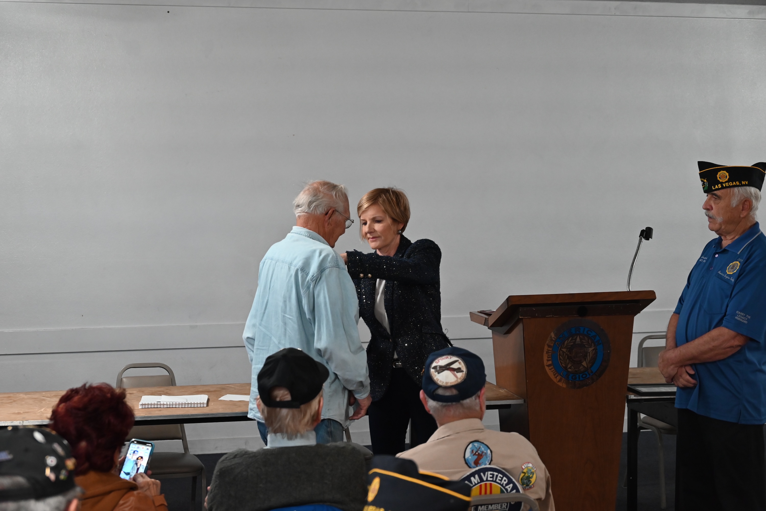 Congresswoman Lee pinning Vietnam veteran