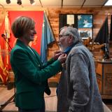 Rep. Susie Lee pinning a Vietnam Veteran