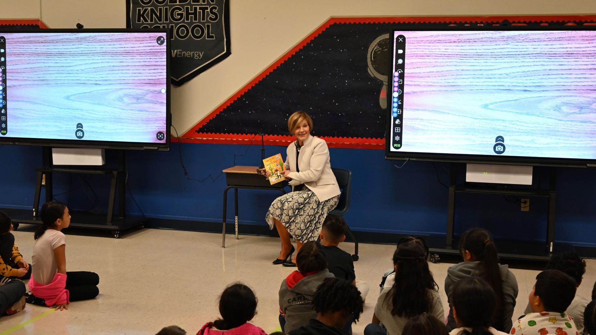 Congresswoman Lee reading to elementary school students