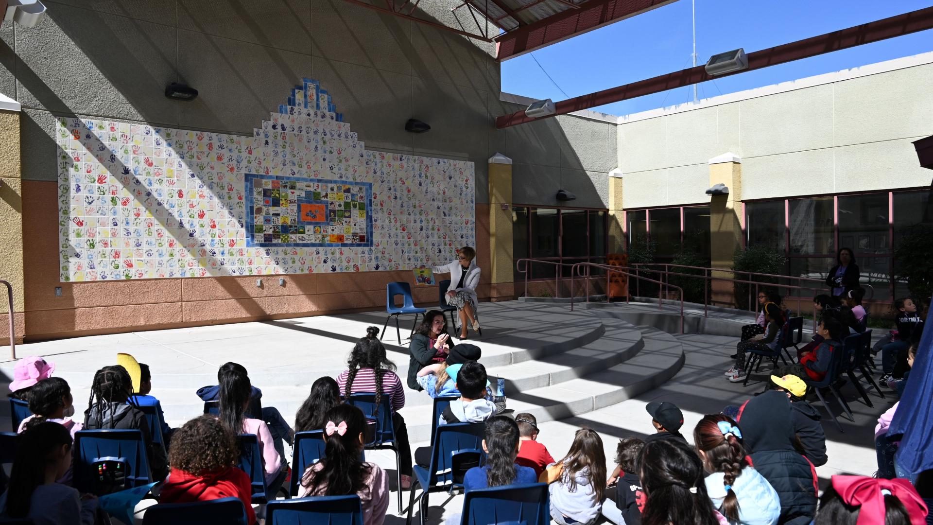 Congresswoman Lee reading to elementary school students
