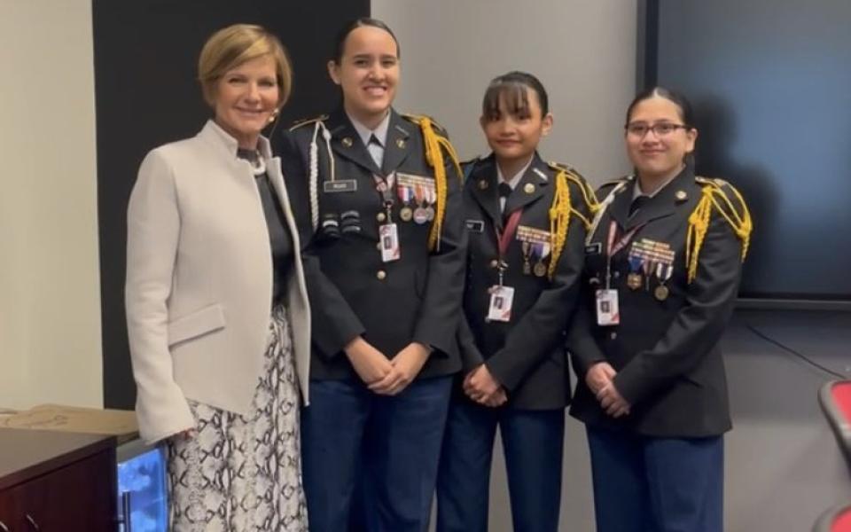 Congresswoman Lee with DOHS Army JROTC Students