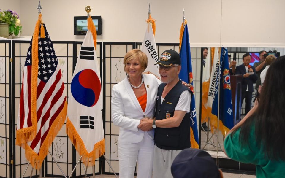 Congresswoman Lee with shaking hands with veteran