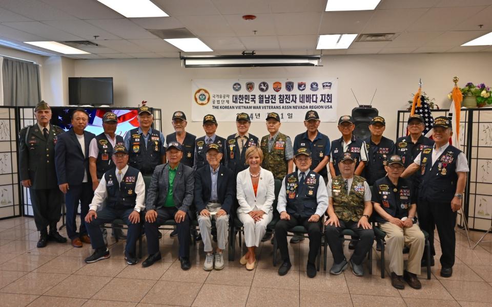 Congresswoman Lee with group of veterans at ceremony