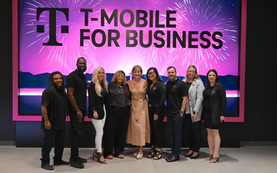 Congresswoman Lee with T-Mobile workers