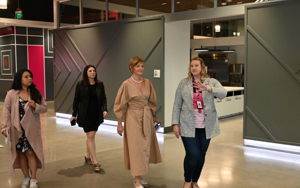 Congresswoman Lee touring T-Mobile center
