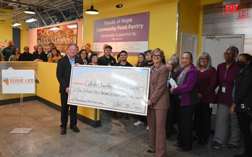Congresswoman Lee at Hands of Hope Community Food Pantry