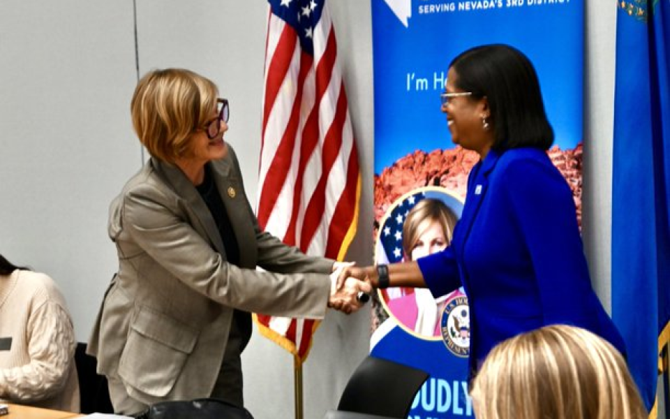 Congreswoman Lee shaking hands with SAMHSA Assistant Secretary
