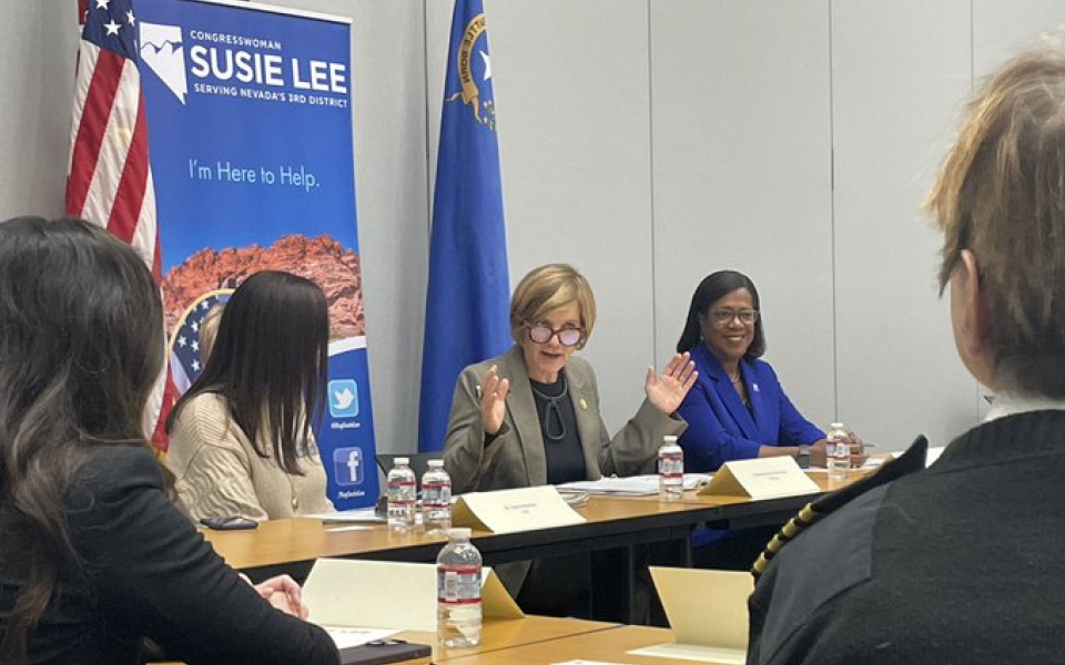 Congresswoman Lee leads roundtable