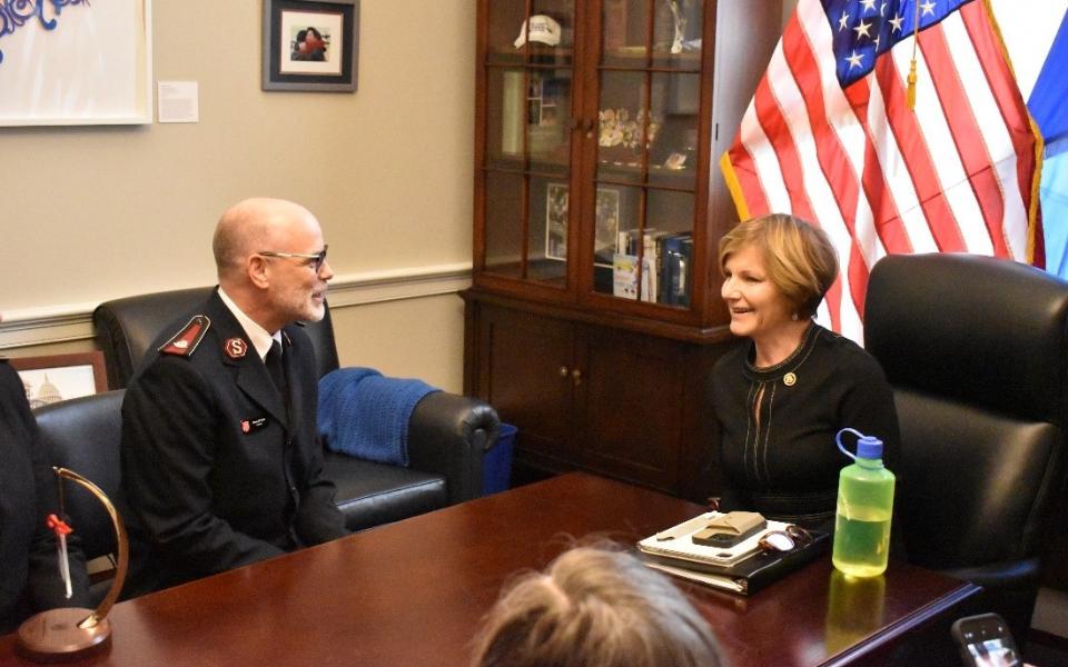 Congresswoman Lee sits down with Salvation Army