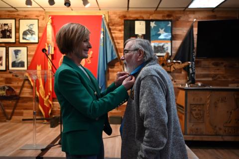 Rep. Susie Lee pinning a Vietnam Veteran