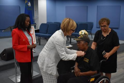 Rep. Susie Lee pinning a Vietnam Veteran