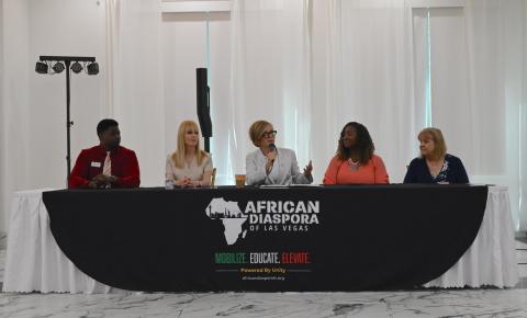 Congresswoman Lee with Breakfast Attendees