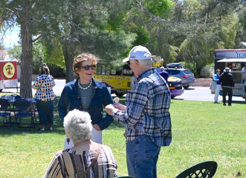 Congresswoman Lee with constituents