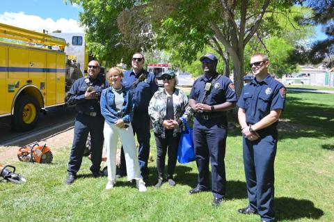 Congresswoman Lee with law enforcement