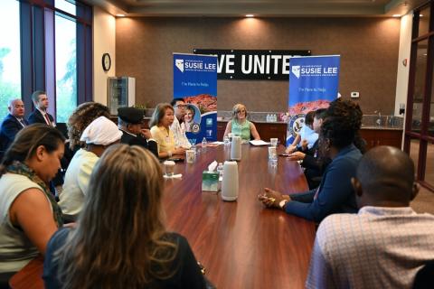 Rep. Lee and attendees speak at a roundtable