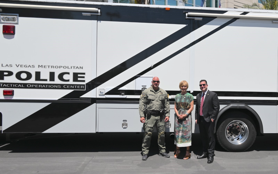 Congresswoman Lee standing with LVMPD