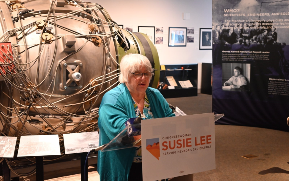 Nevada downwinder Linda Chase speaking at the Atomic Museum